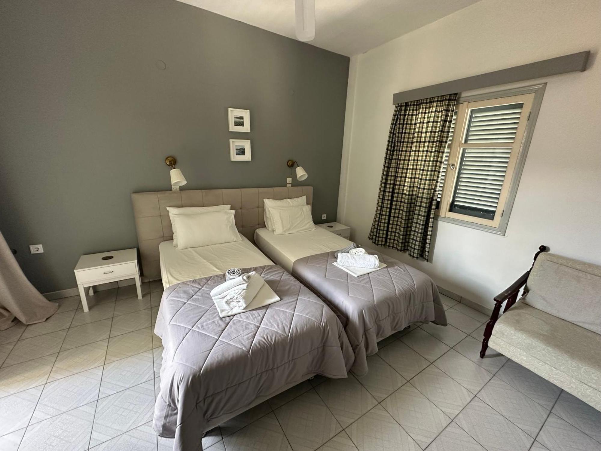 George Apartments Livadia  ภายนอก รูปภาพ